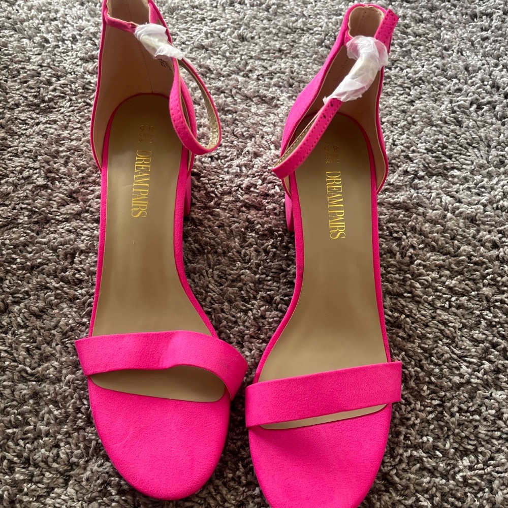 Dream Pairs Fuchsia Heels